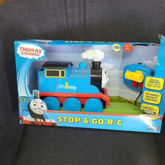 2016 NIB Thomas & Friends Stop & GO R/C NIkko Tethered Remote Control Train - Picture 1 of 9